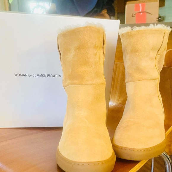 Woman by Common Projects- boots size 7 - Picture 1 of 6
